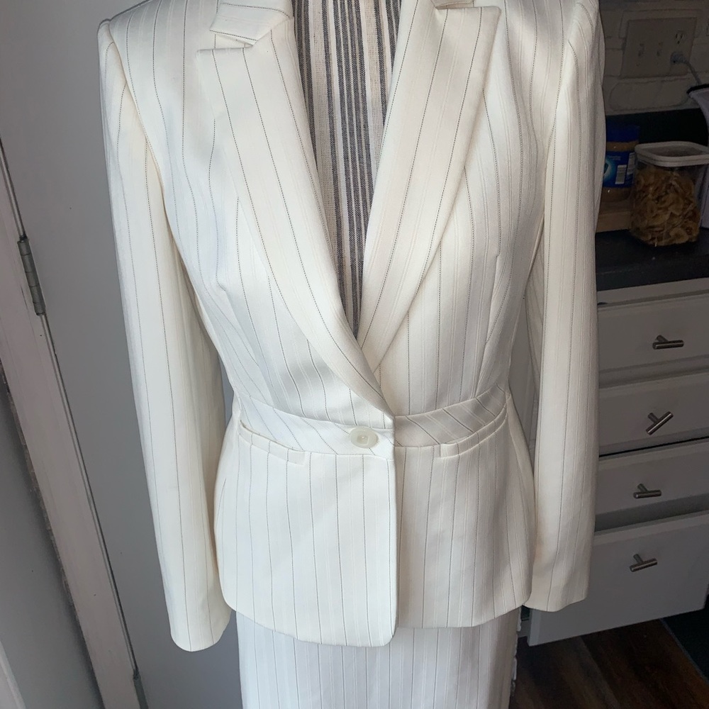 Jones New York 2 piece white skirt suit 4